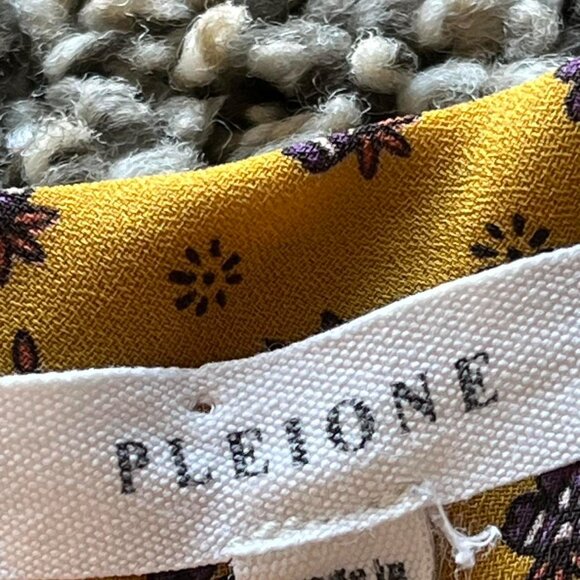 Pleione Yellow Blue Floral Blouse Womens Small VNeck, Ruffled Sleeve Flower Top - Picture 3 of 5